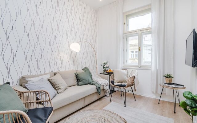 Charm APTs in Prague by Michal&Friends