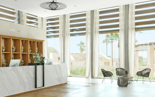 Отель Iberostar Waves Cala Domingos