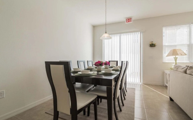 5114 Compass Bay
