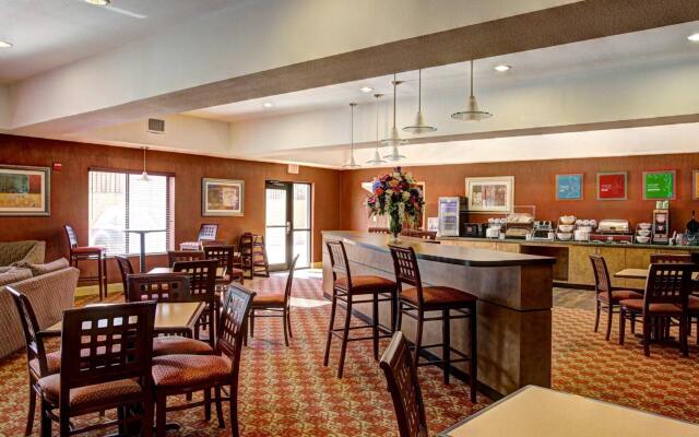 Comfort Suites