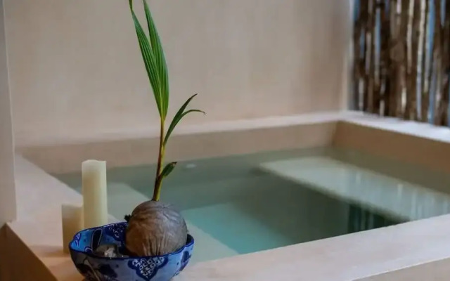 Spacious 3 Br. W/private Pool Exclusive Gym