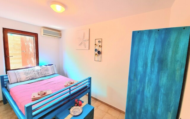 Stylish Home With Patio 4 min Walk to the Beach