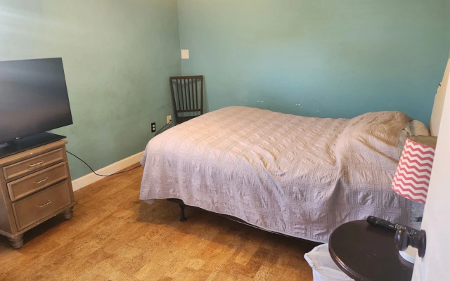 Silver Sands Motel
