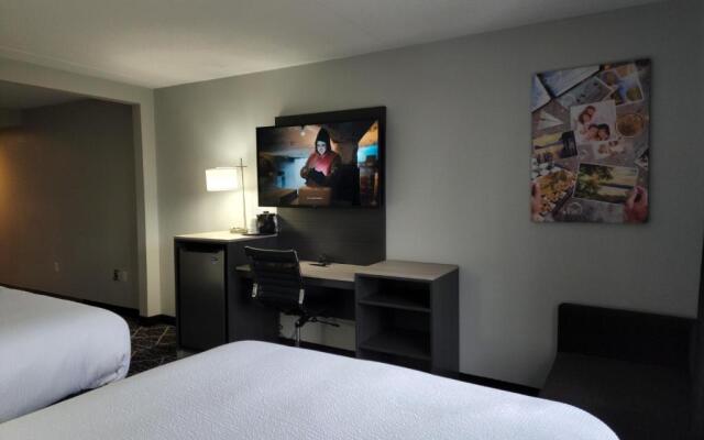 La Quinta Inn & Suites by Wyndham Lake George