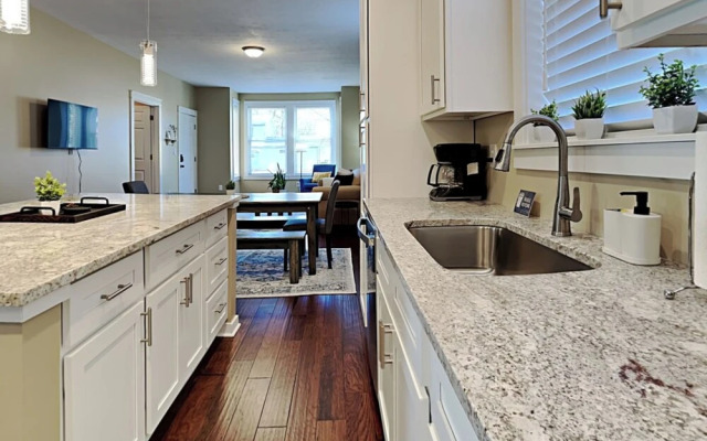 Mins to Downtown Rookwood Retreat 1y 2