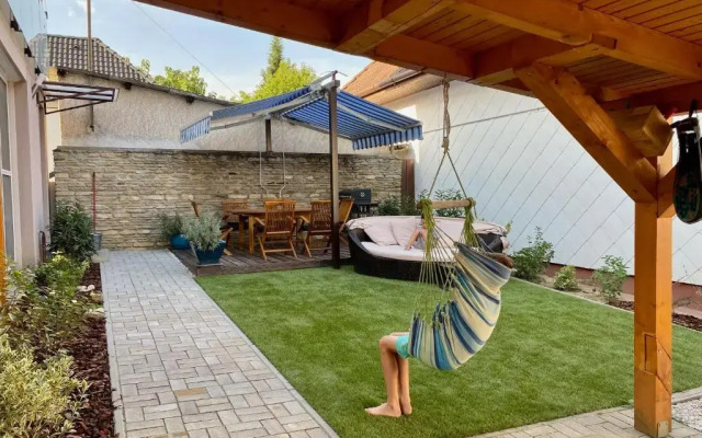 Erkel 19 Apartmanház
