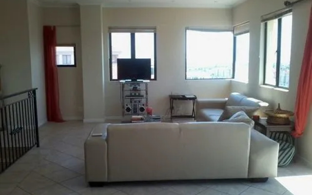 Island Club Hotel & Apartments