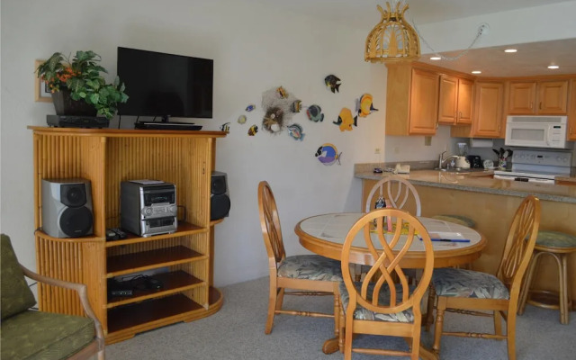 Papakea G206 2 Bedroom Condo by RedAwning