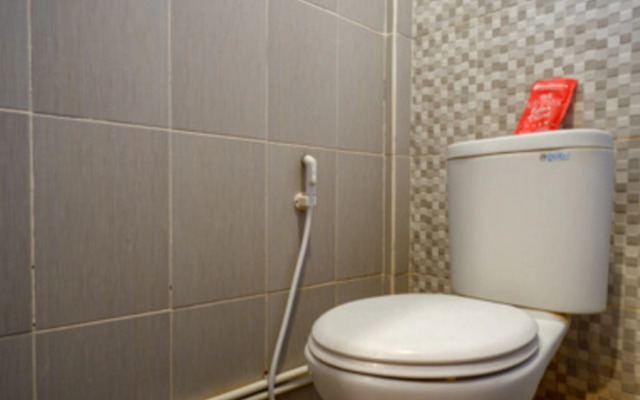 RedDoorz Plus near Ciputra Mall Simpang Lima 2