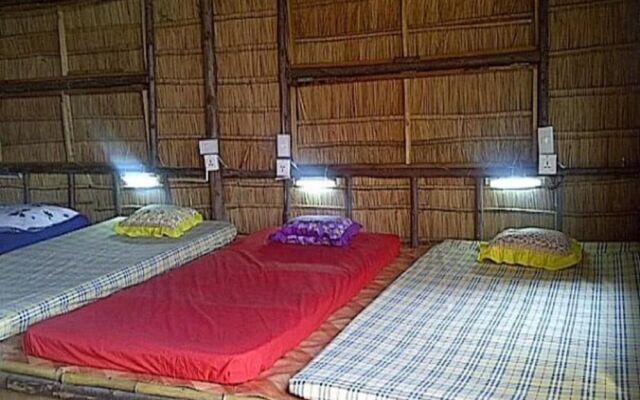 New Phiman Riverview Guesthouse - Hostel