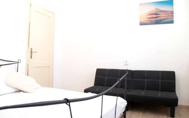 Step Away From The Beach 1-bedroom Apartment Lolov