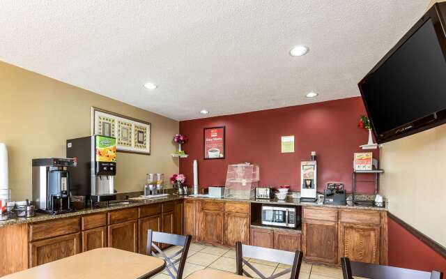 Econo Lodge Inn & Suites Fairview Heights - St. Louis