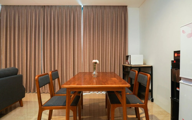 Elegant 1BR Veranda Residence @ Puri Apartment by Travelio