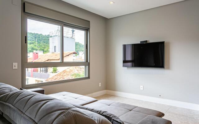 Apto moderno a 300m da praia Jurerê ELU313