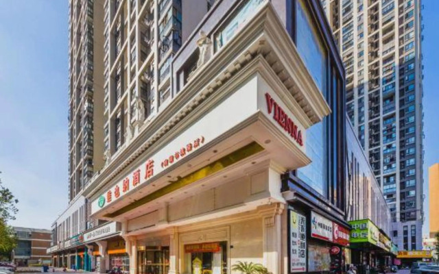 Vienna Hotel（Wuhan University of Technology Nanhu Wenzhi Street Subway Station）