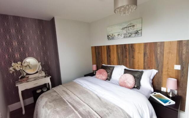 Sunrise View 2 Bed Apartment Sleeps 4 Spa Bath