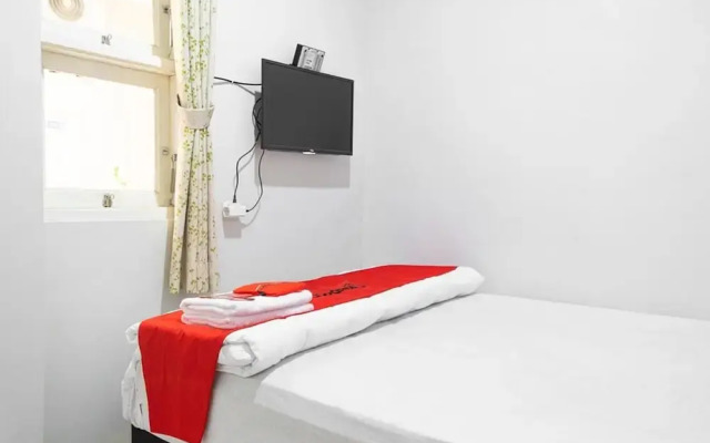 RedDoorz Syariah near Grand Kota Bintang