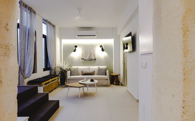 Le Bijou Luxury Upper Suite with jacuzzi and unique view