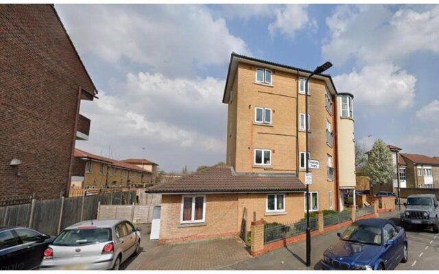 London Zone 2 Lovely 4 bedroom Apartment - 3 Trowbridge Road