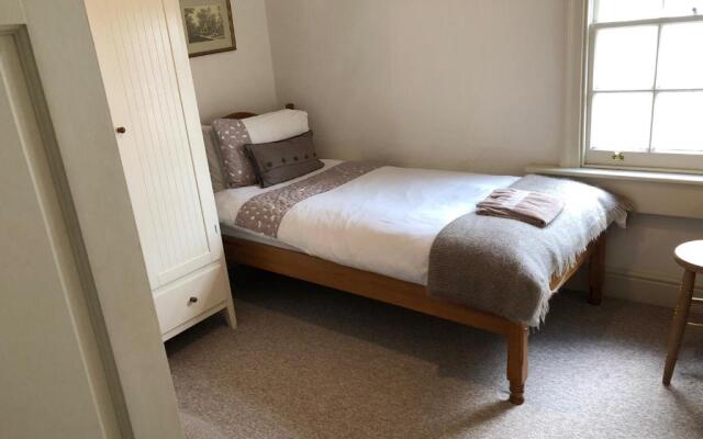 Lansdown Slope Townhouse - Elegant 5 Bedrooms near Assembly Rooms