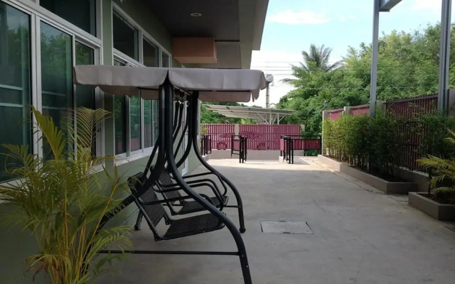 Siri Sothorn Apartment