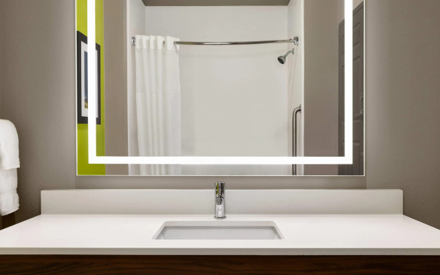 La Quinta Inn & Suites by Wyndham Shawnee