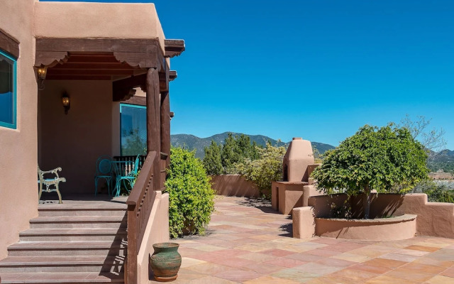 Dorthia Garden Retreat & Views