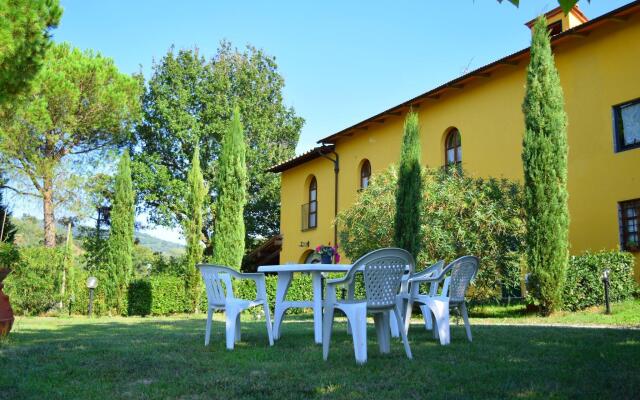 Restful Farmhouse with Pool near Forest in Vinci