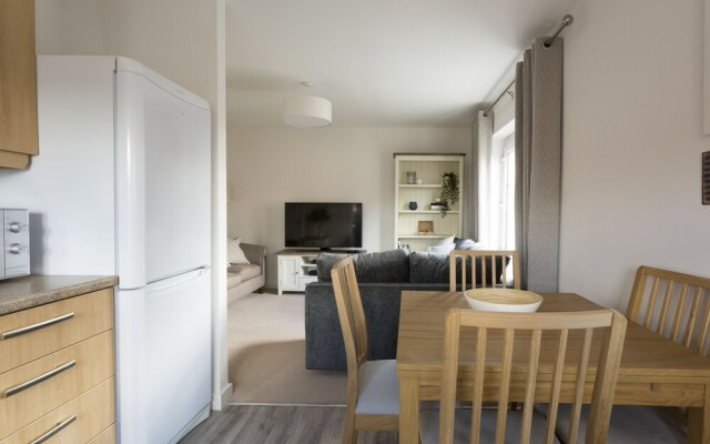 The Rectory Apartment + Free Parking
