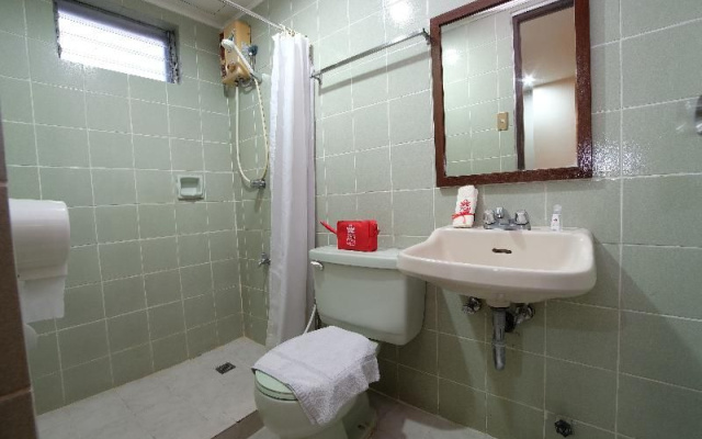 ZEN Rooms Basic Quezon V Mapa