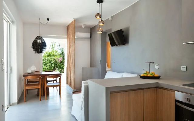 Elisa Seaside Luxury Suite Private hot Tub, Beach