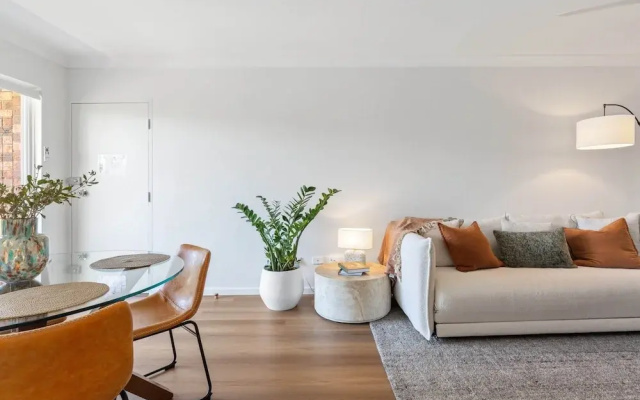 Spacious Apartment Near Cronulla Beach