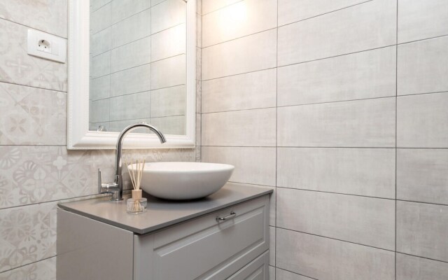 Awesome Home in Bregi With Jacuzzi, Wifi and 4 Bedrooms