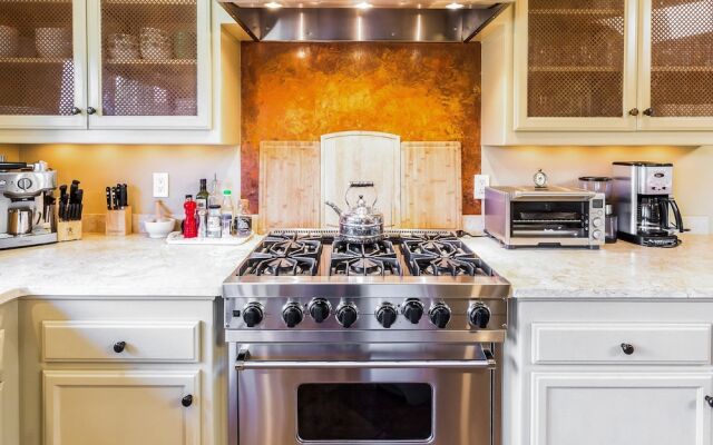 Gracious Living, Pool, and Privacy in Wine Country, Sonoma by RedAwnin