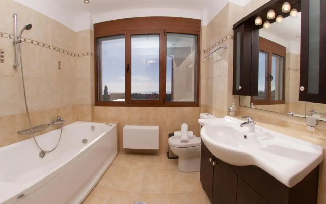 Hidden Luxury Gem Of Kefalonia ~ Villa Karmaniolos