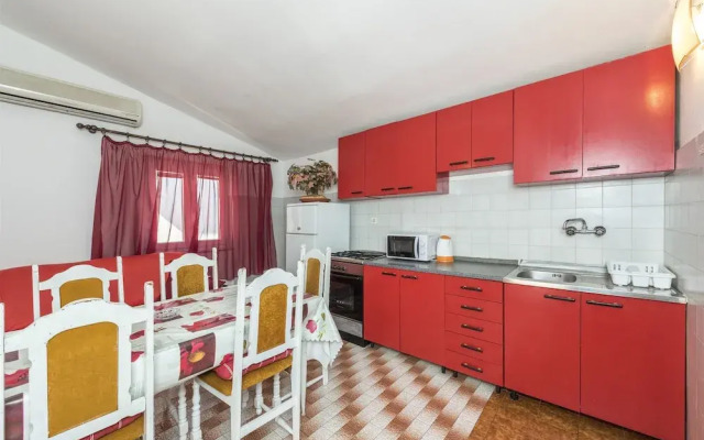 Apartments and Rooms Dragica