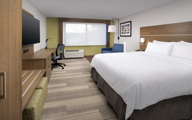 Holiday Inn Express & Suites North Brunswick