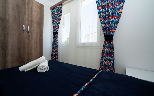 Esquire Hotel & Lounge