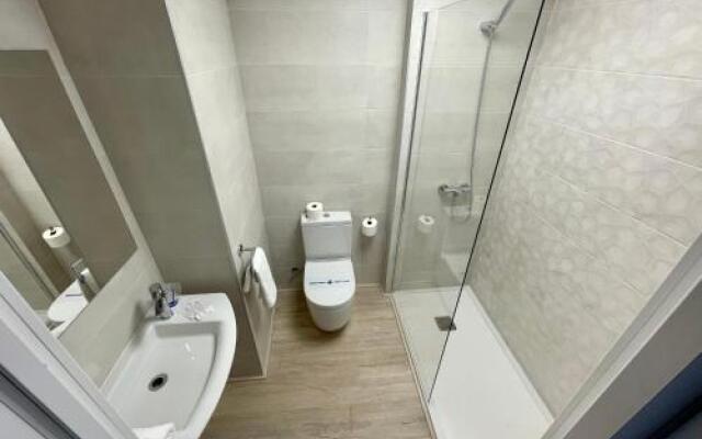 California 1 y 2 by Hoteles California