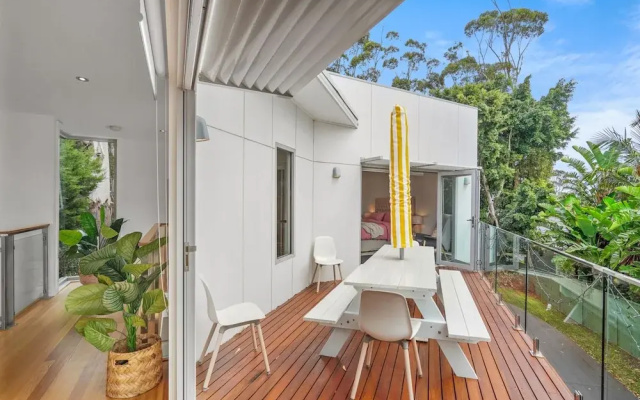 Luxurious 5-bed Home by Avoca Beach