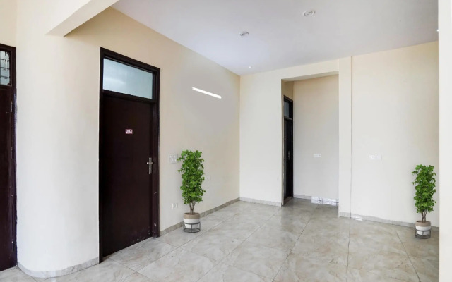 OYO Flagship 70329 Hotel Expo Golf Link
