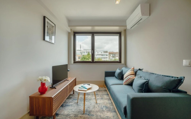 Legacy Oporto Design Apartment E by Vacationy