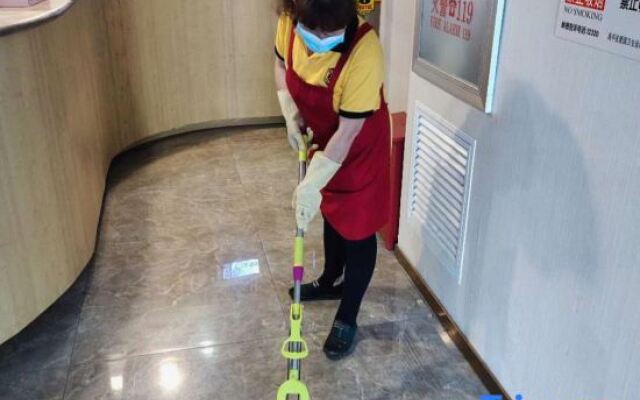 Super 8 Hotel (Beijing Changping Subway Station)