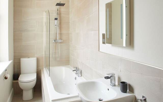 Host Stay Artsbank Apartment