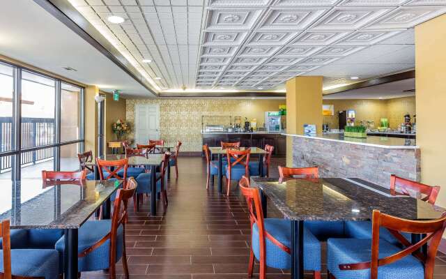 Quality Inn & Suites near Robins Air Force Base