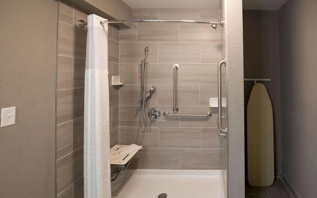 Quality Inn & Suites Hammond Near I-8090