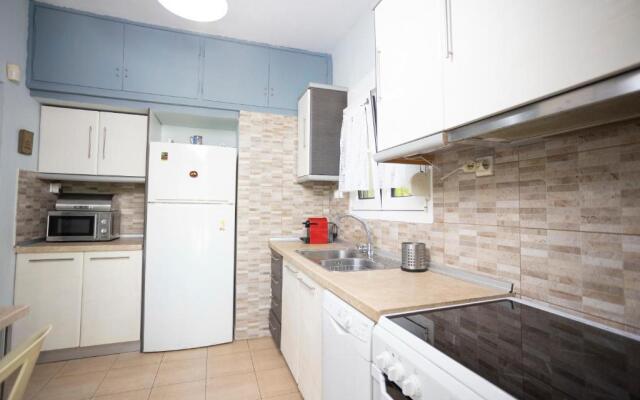 Villa Aurora – Beachfront, 2mins to Mamalouka and Blue Carpet