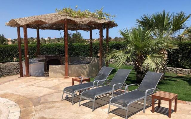 Villa with 5 bedrooms & 4 bathrooms - private heated pool