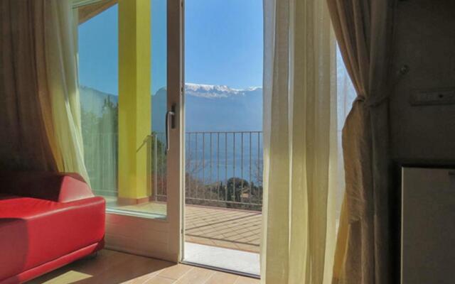 Loft Diva Lake View by Gardadomusmea