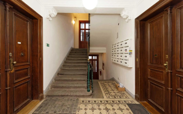 Apartment Manesova 4